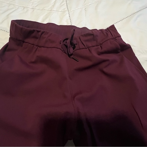 Lululemon On The Fly Pant Size 4, Adobe Red - Picture 2 of 5